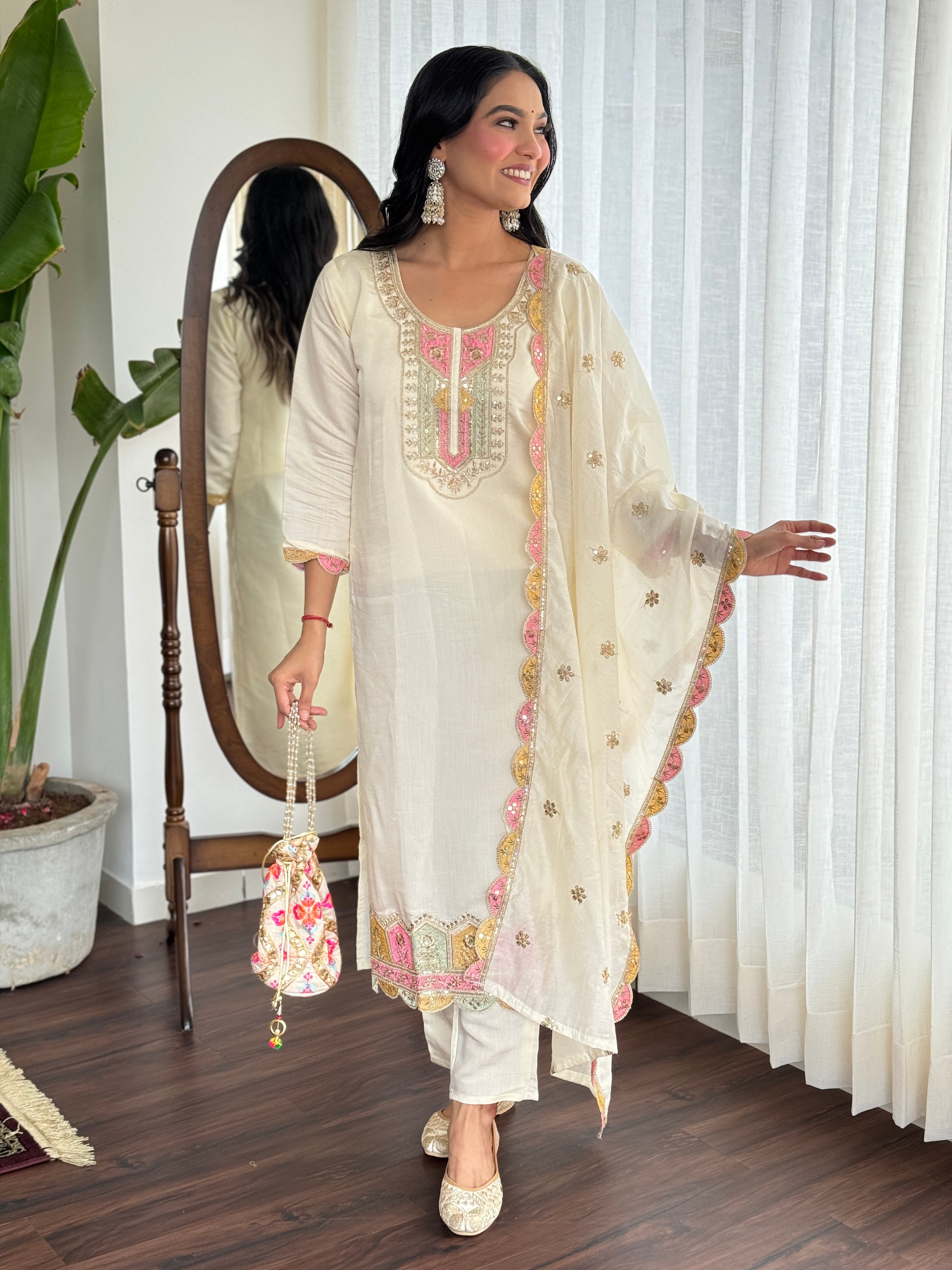 Designer Viscose Kurta Set with Lace Border Dupatta – 3-Piece Set