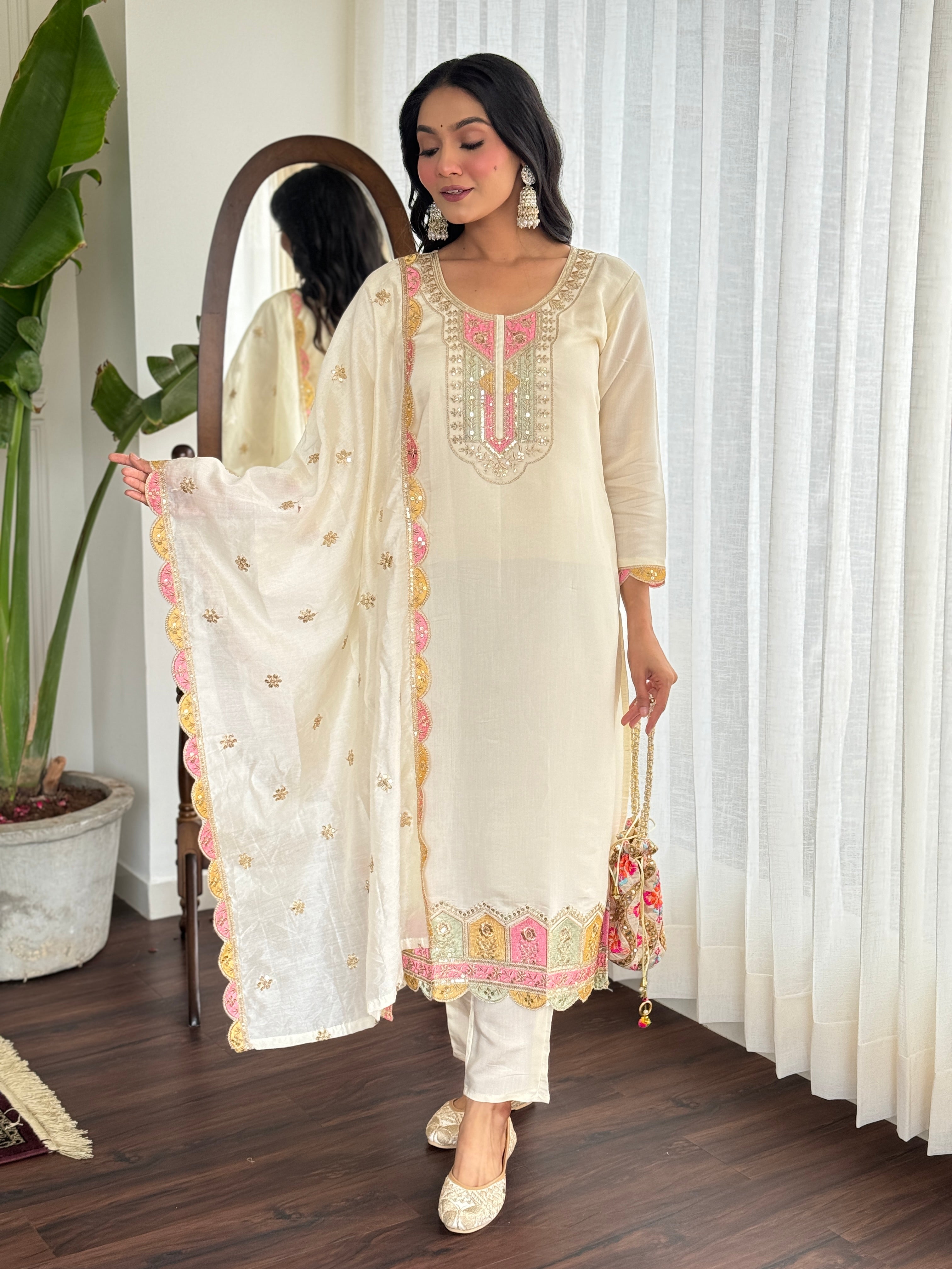 Designer Viscose Kurta Set with Lace Border Dupatta – 3-Piece Set